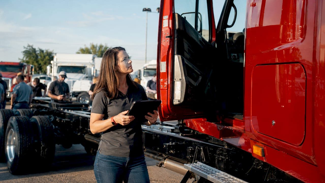 The Role of a Chassis Cab Truck in Commercial Fleets